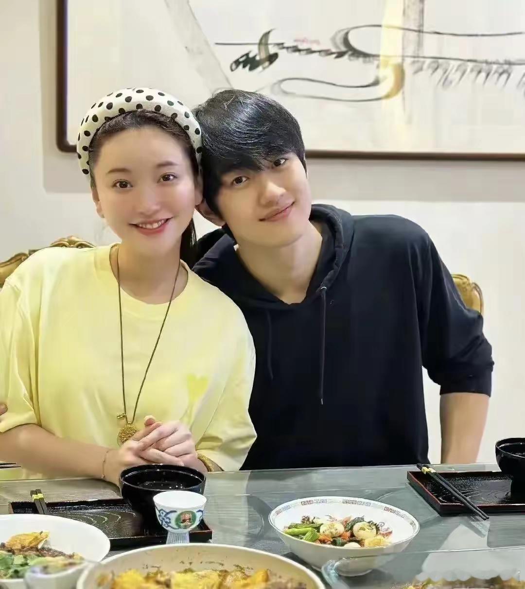 金莎和小男友孙丞潇公开恋情之后，虽然因为有着19岁的巨大年龄差，被很多人不看好，