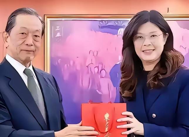 大家还记得郑丽文刚当选所谓国民党主席时的那番慷慨陈词，然后率团访问大陆，让多少大