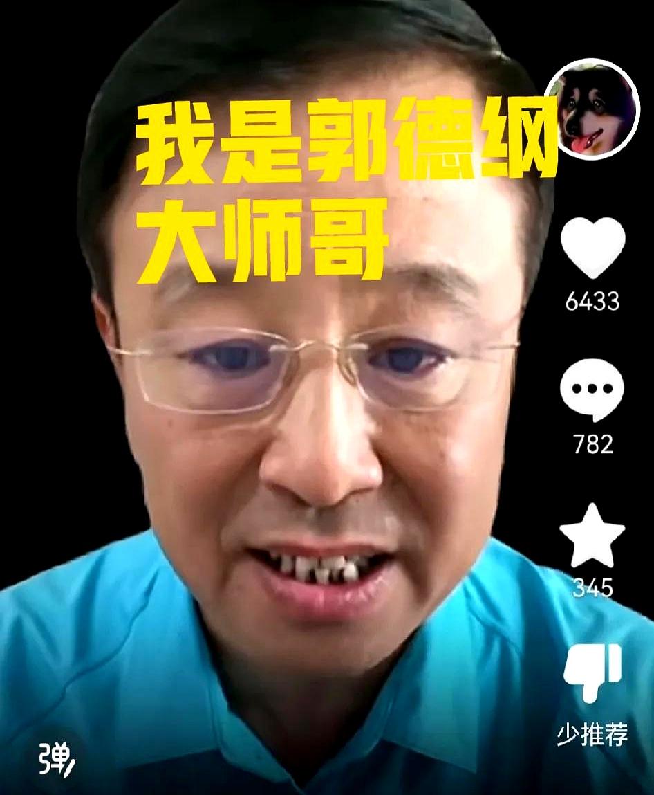 贾伦2023年底在研讨会又喊“我是大师兄”，台下稀稀拉拉鼓掌，没人接茬。他退到戏