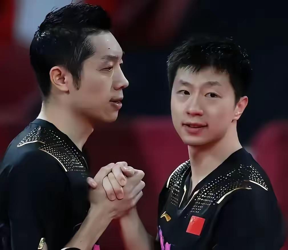 马龙、许昕这俩传奇老将，居然被紧急召回当陪练！
本来以为他俩早就功成身退，晒娃、