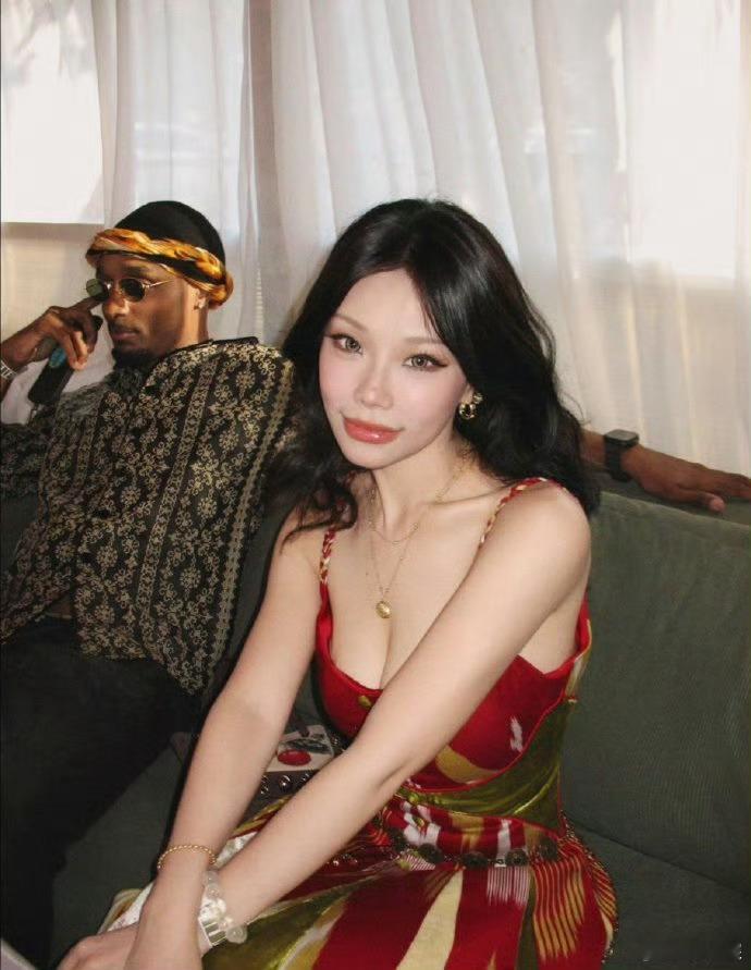 万妮达与男友合照 甜甜腻腻 妮姐好辣🥵❤️‍🔥 ​​​