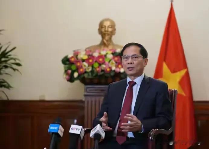 胡锡进深夜发的微博贴文，引述美国政治新闻网的一条消息，称特朗普在与越南关税问题上