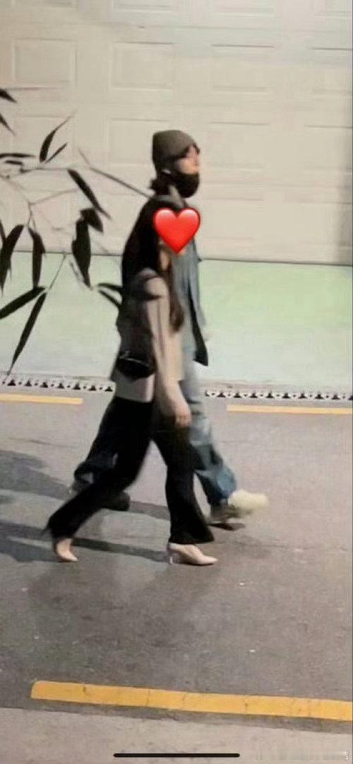 田柾国路过散个步 