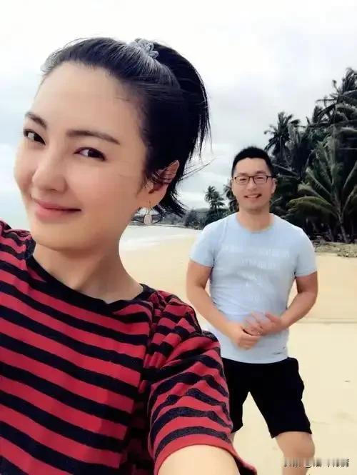 看到张雨绮和前夫袁巴元的爱情故事，
本以为明星那么有钱了肯定会去找自己的爱情，结