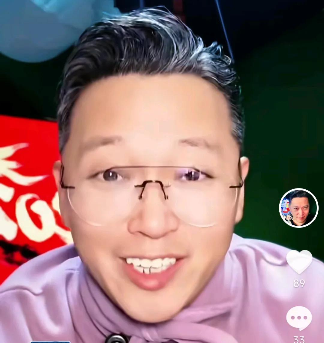 解说员周亮表示，上海申花首轮的对手大连英博的外援根本没有配合。
周亮在直播时谈到