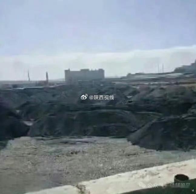 榆林神木企业煤矸石露天乱堆 扬尘扰民污染生态 法辅照见 2026年5月19日 2