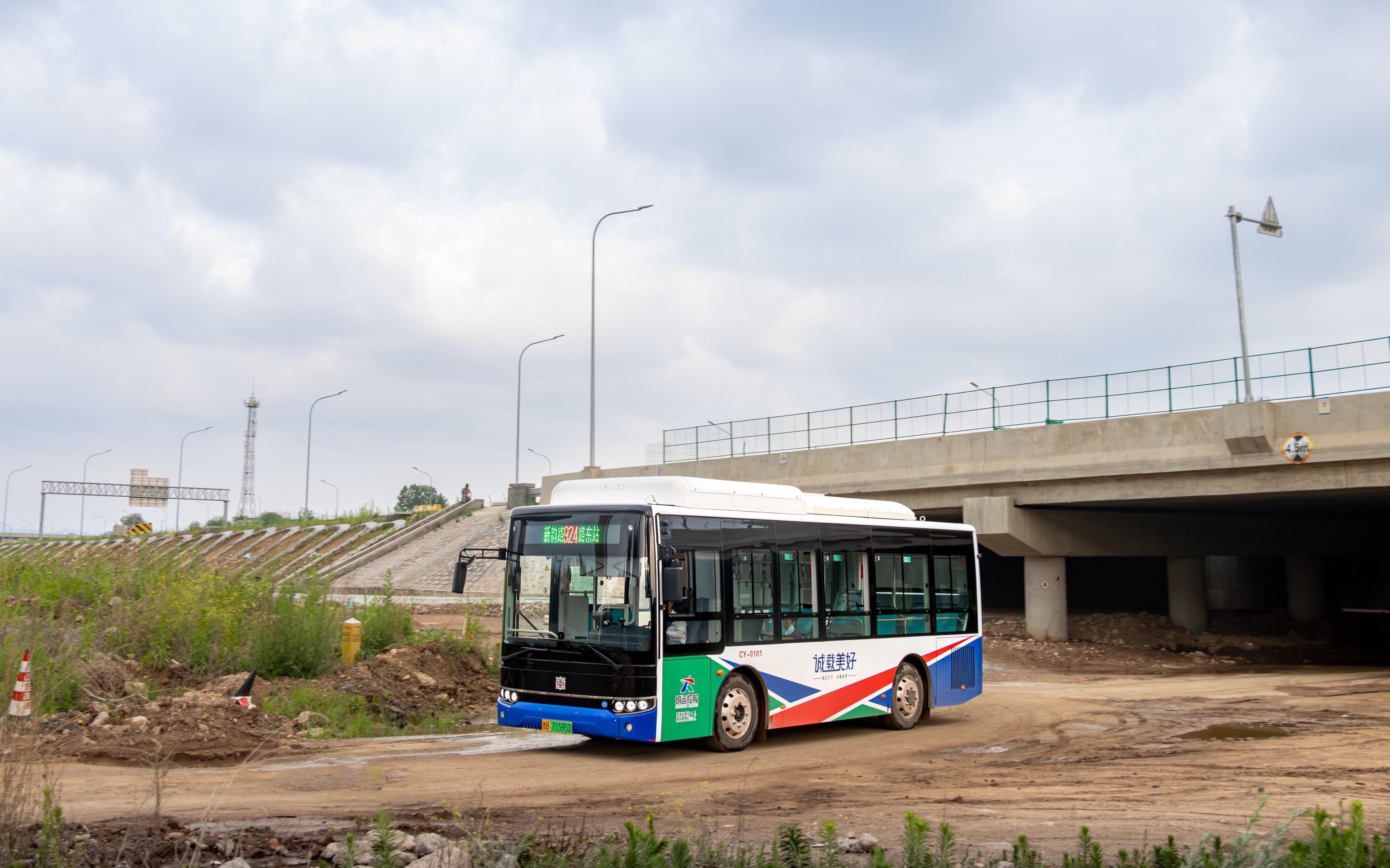 这才是公交线路的真正意义 横跨施工现场拆迁区域 为市民出行打通最后一公里