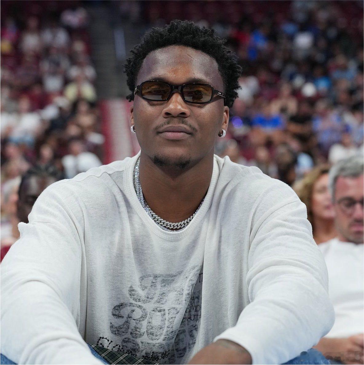 ESPN：据消息人士透露，快船方面只有在先签后换交易得到本内迪克特·马瑟林能够让