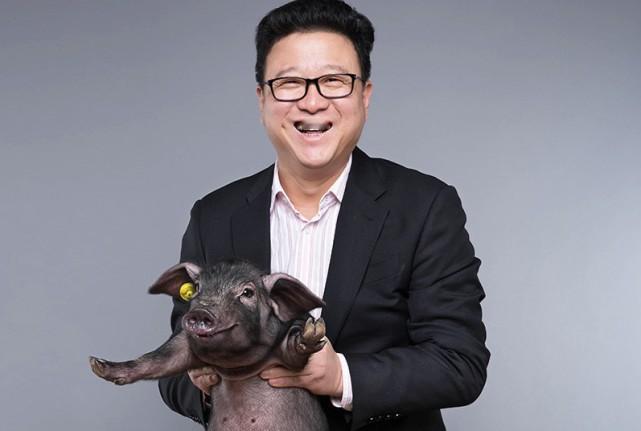 丁磊每年从网易分红里拿走40亿现金。
这钱不是投资赚的，不是风口吹来的。
是他握