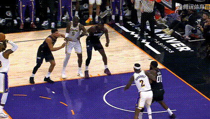 布克最后又送了一次犯规湖人vs太阳