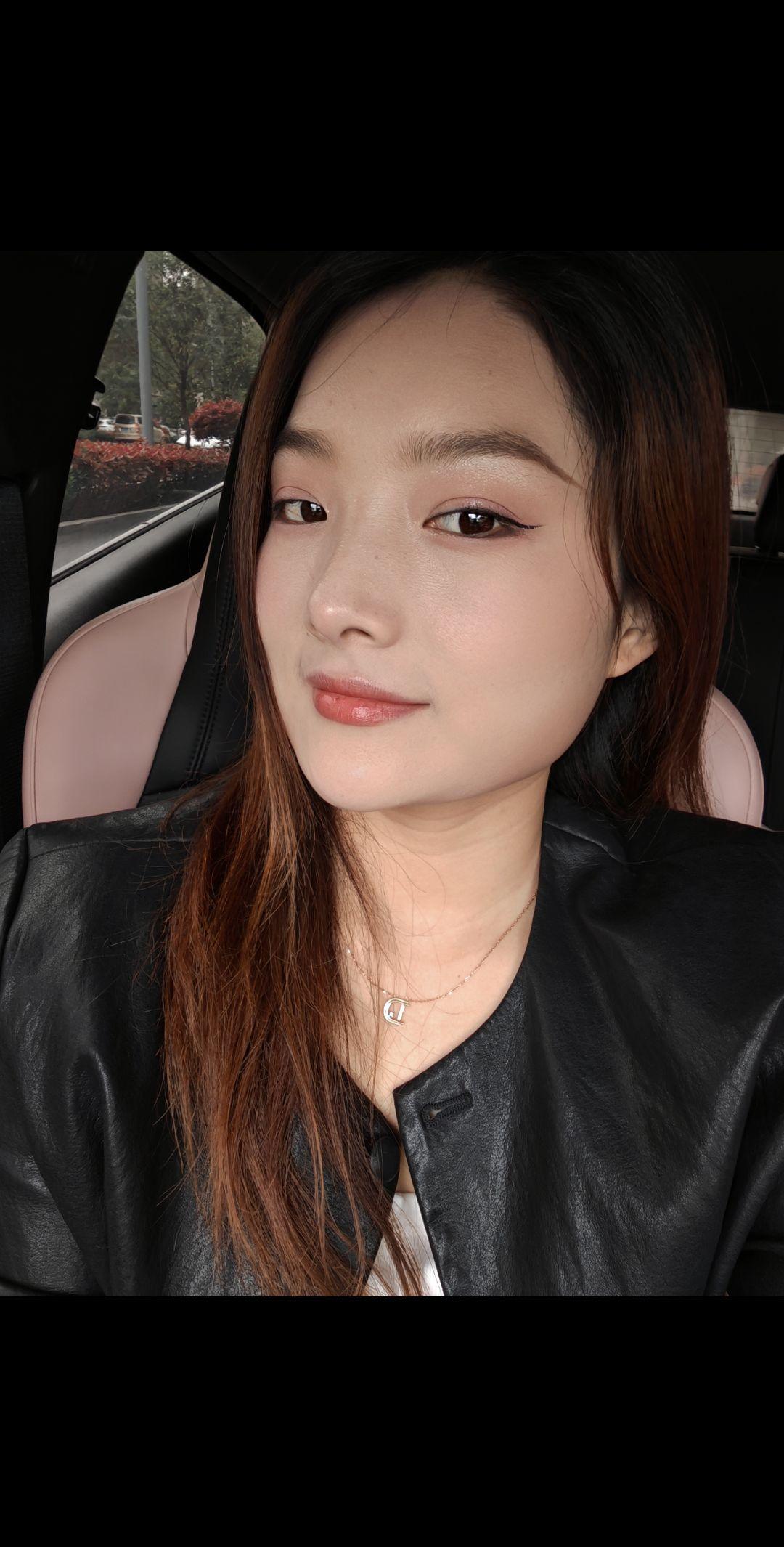 我特别弱 动不动就泪涔涔  我特别强 泪涔涔也在往前 ———