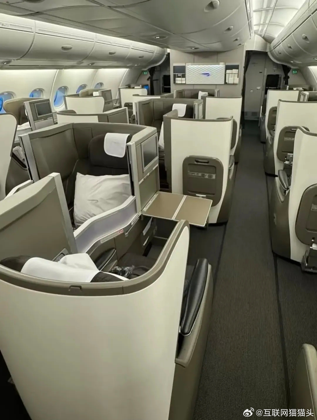 转机头等舱 直飞十几个小时如果是你 选择图一还是图二 