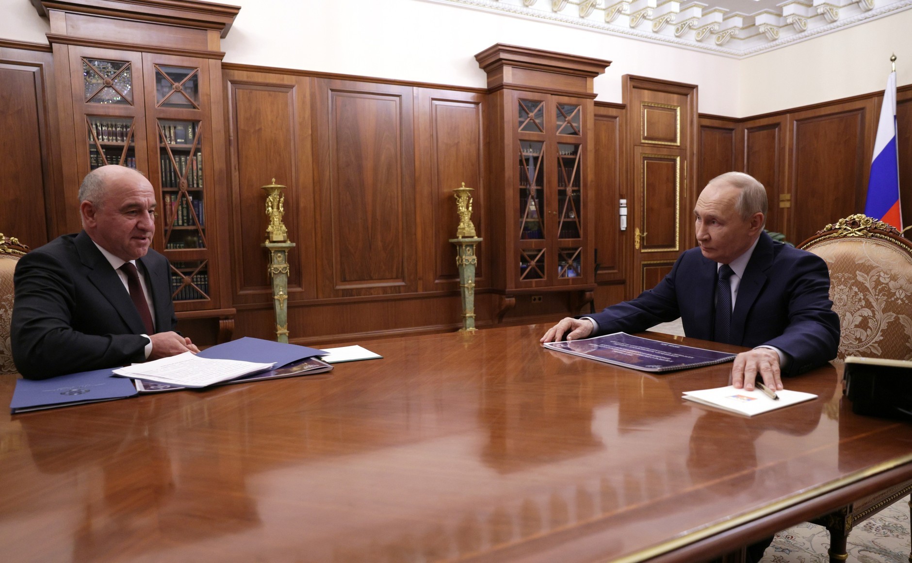 瓦洛佳小朋友  会见卡拉恰伊-切尔克斯共和国领导人拉希德·特姆雷佐夫弗拉基米尔·