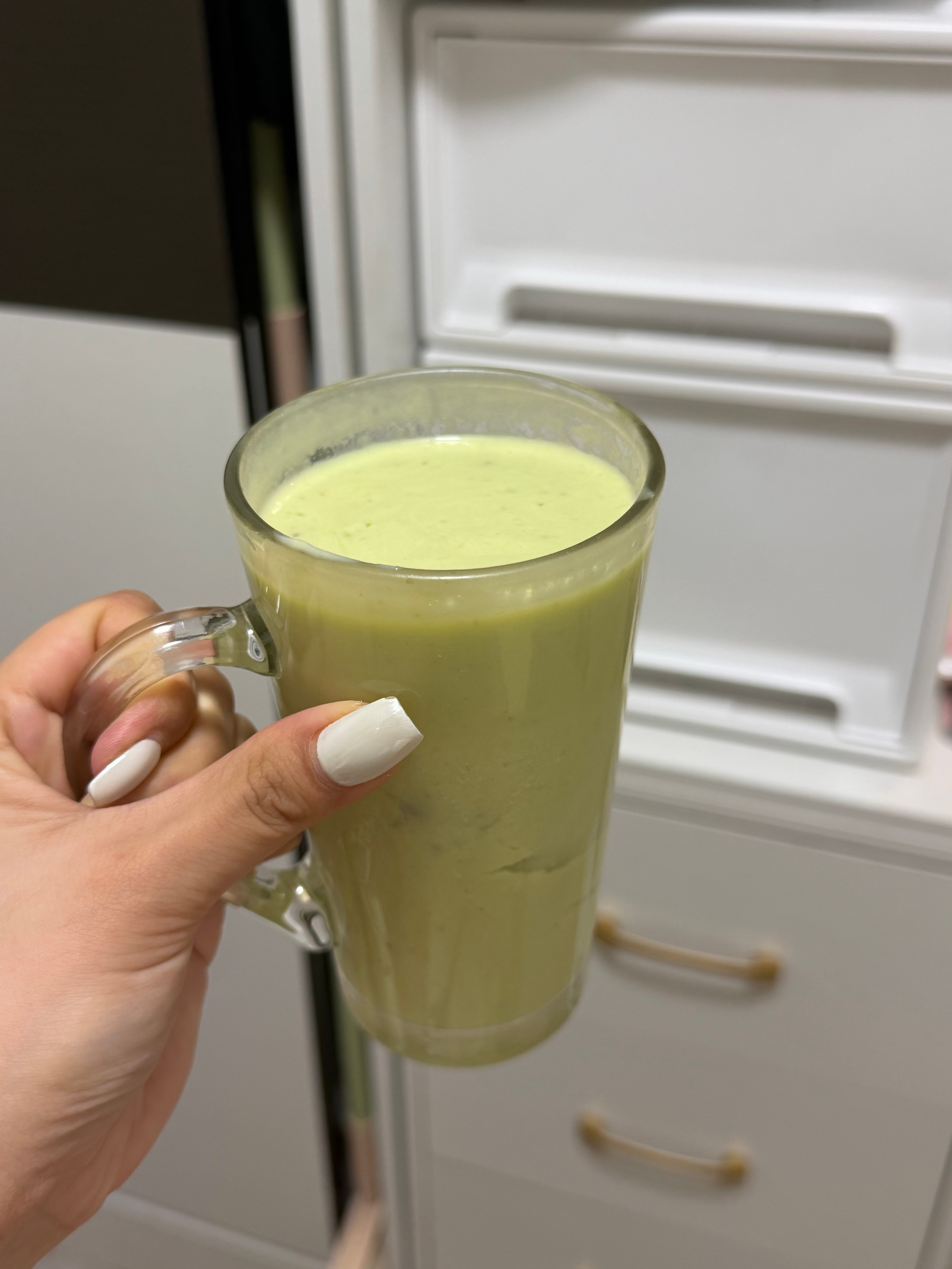 第一次尝试自己榨牛油果🥑奶昔没想到意外的成功（很怕自己在家榨的没有外边的好喝）