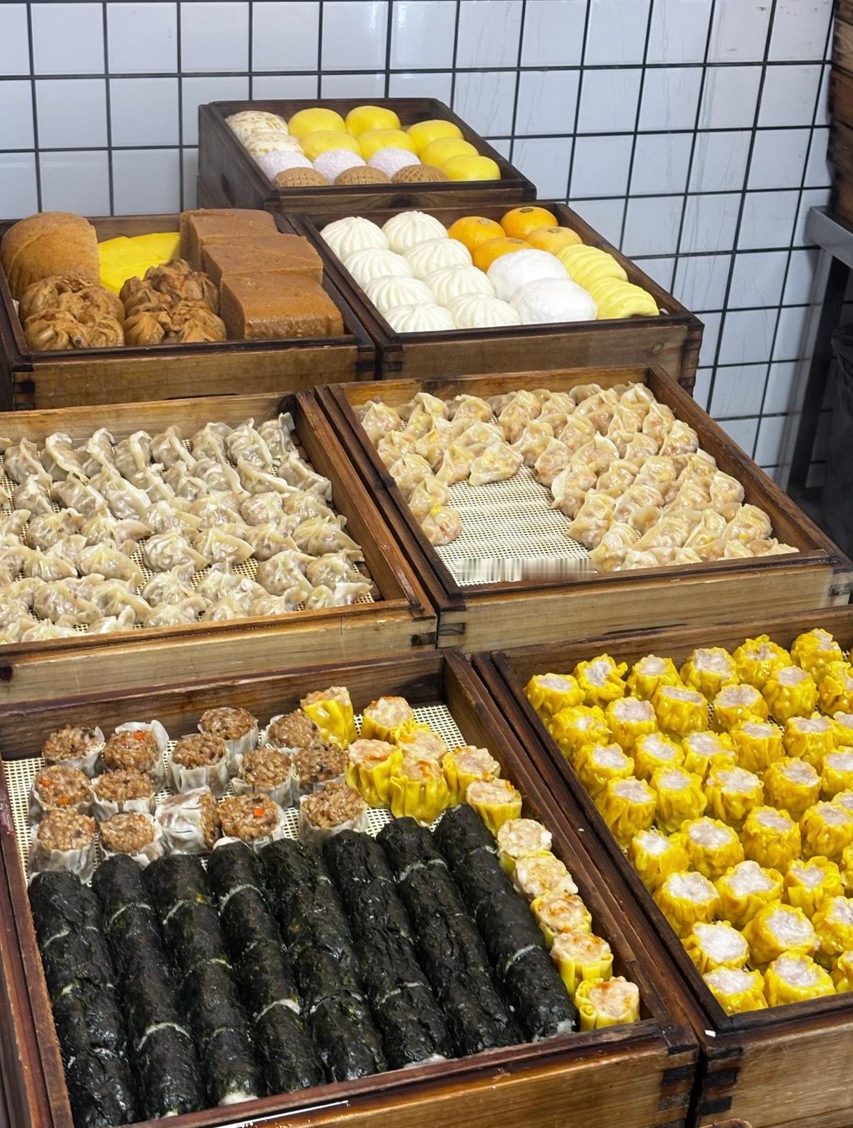 我每天最发愁的就是不知道吃什么早餐～肯德基麦当劳早餐店都吃了一个遍，吃多了也腻～
