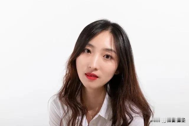 杨绛先生说：“生命活到极致，一定是简与静。美到极致，一定是素与雅。稍纵即逝的是天