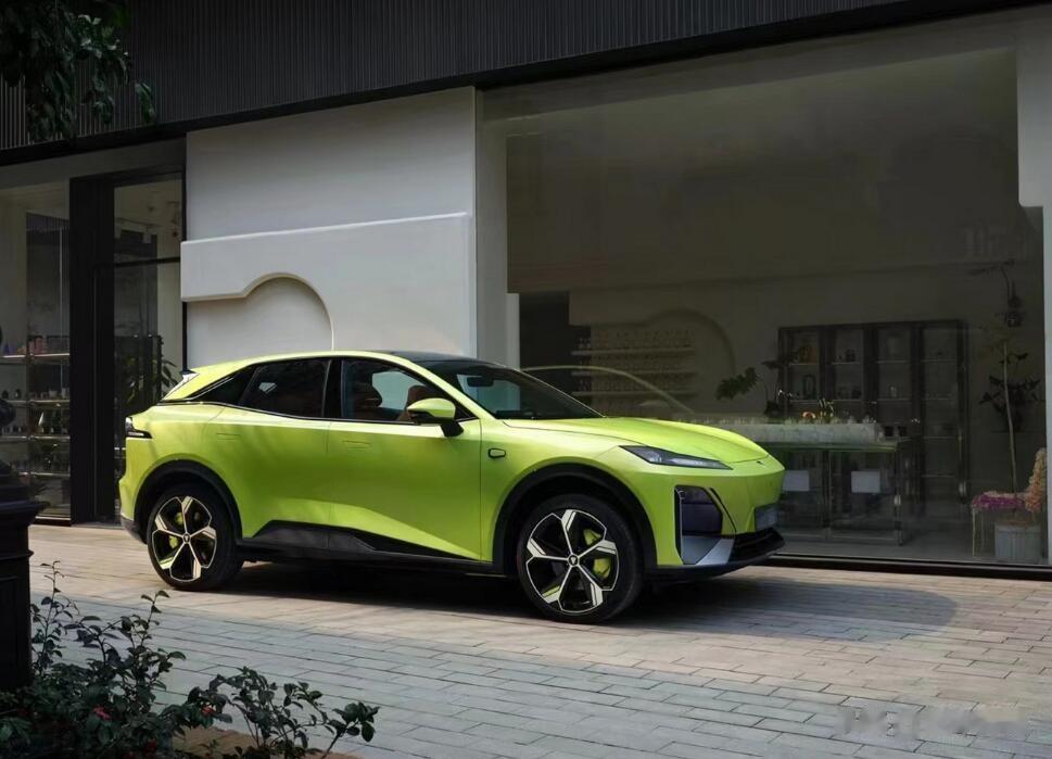 #深蓝S7超级增程超级省# 深蓝S7的科技配置非常丰富，以下是其中一些主要的配置