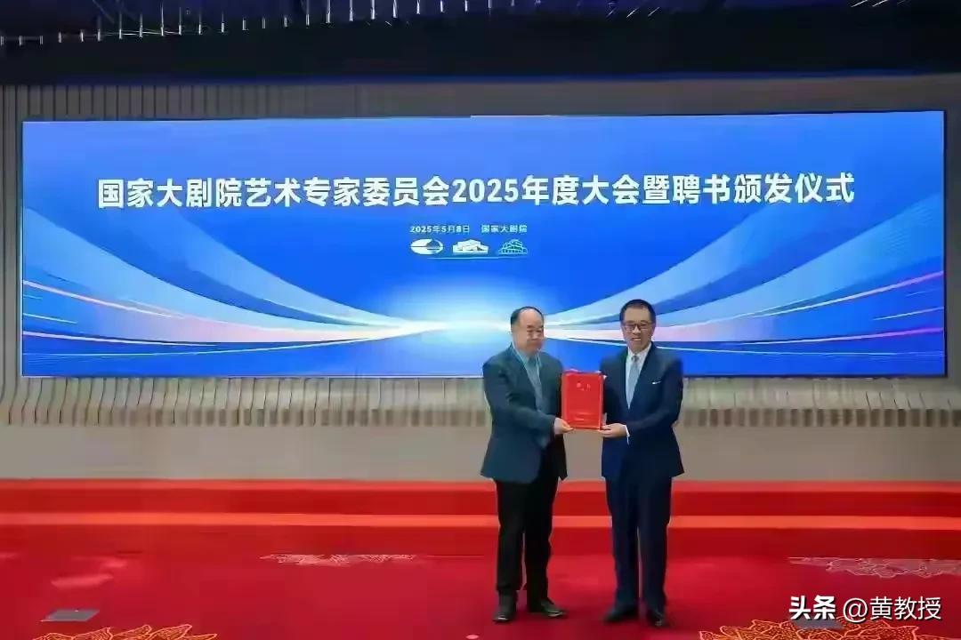 莫言就是牛啊[赞]
那些成天骂他的喷子们好郁闷啊
莫言被国家大剧院聘为艺术顾问