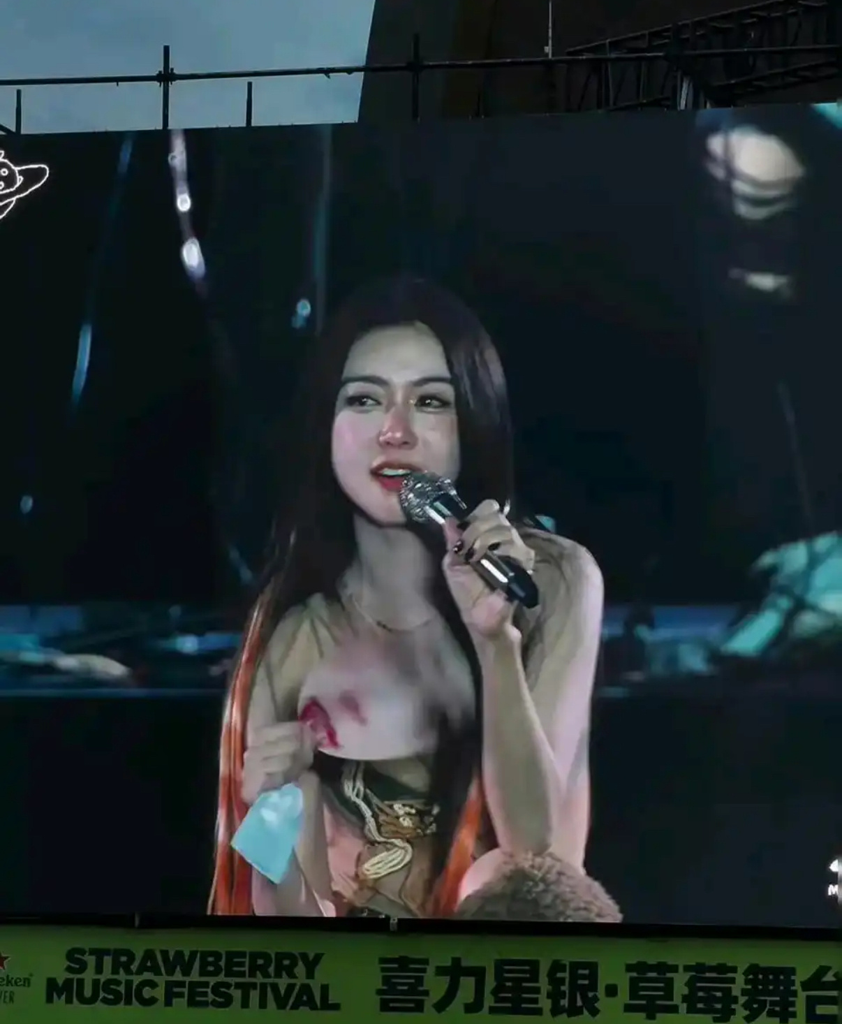 薛凯琪都四十五岁了 怎么看着还像个小姑娘啊 