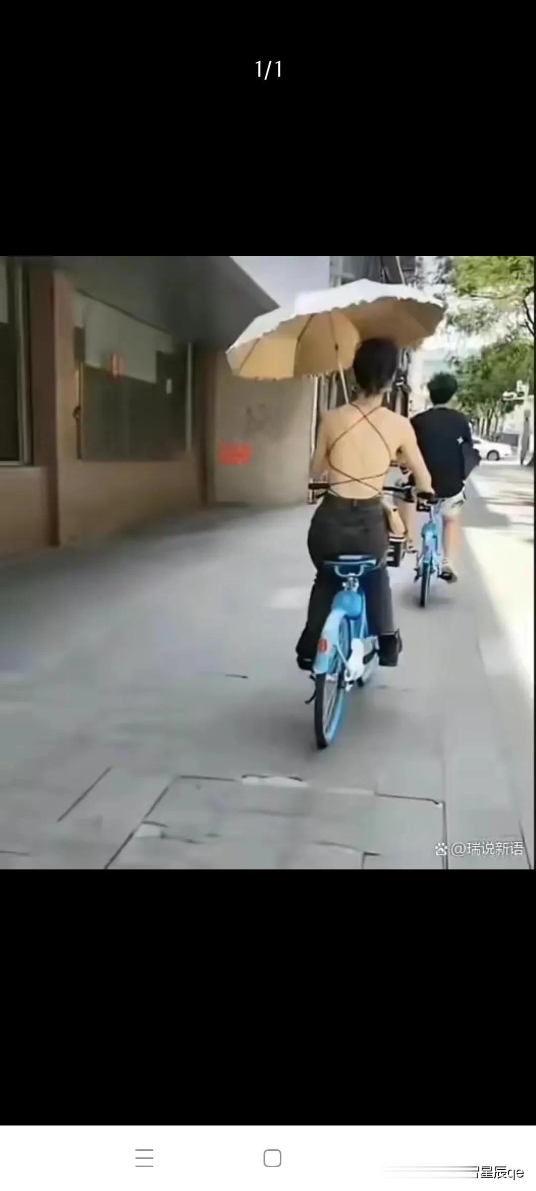 在今天这个开放包容的社会，人们穿着不同种类的衣服。姑娘们争奇斗艳，太神奇了。夏天