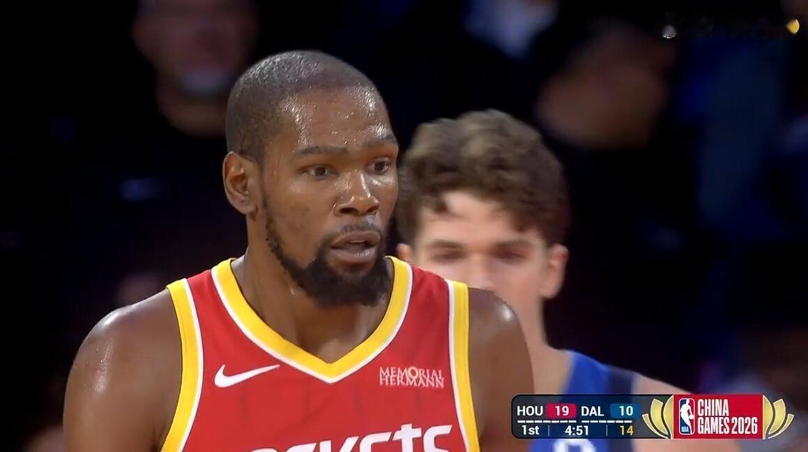贝克汉姆王濛成龙马云现身NBA中国赛NBA中国赛看台众星云集，贝克汉姆、王濛、成