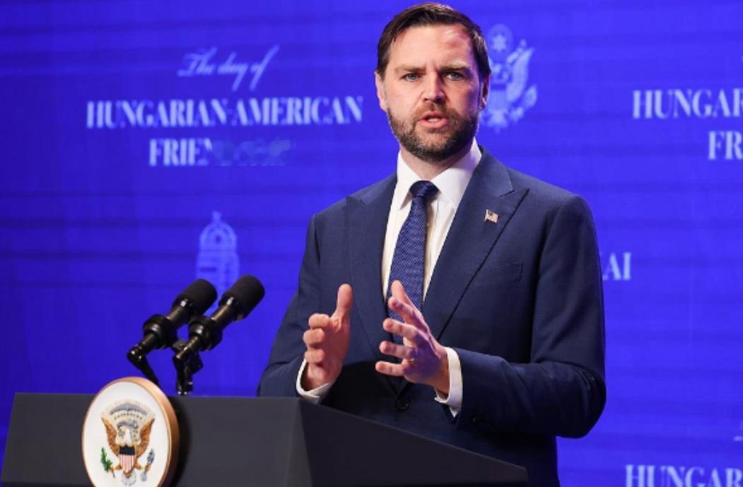 我的天！这差距也太明显了吧，美伊两边代表团刚到伊斯兰堡，就把所有人看懵了！本来大