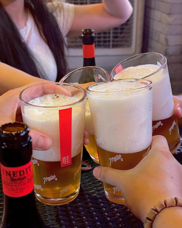 太任性！甘肃平凉，一大一新生与男友酒店开房，男友突发哮喘抢救无效离世，男友家属将