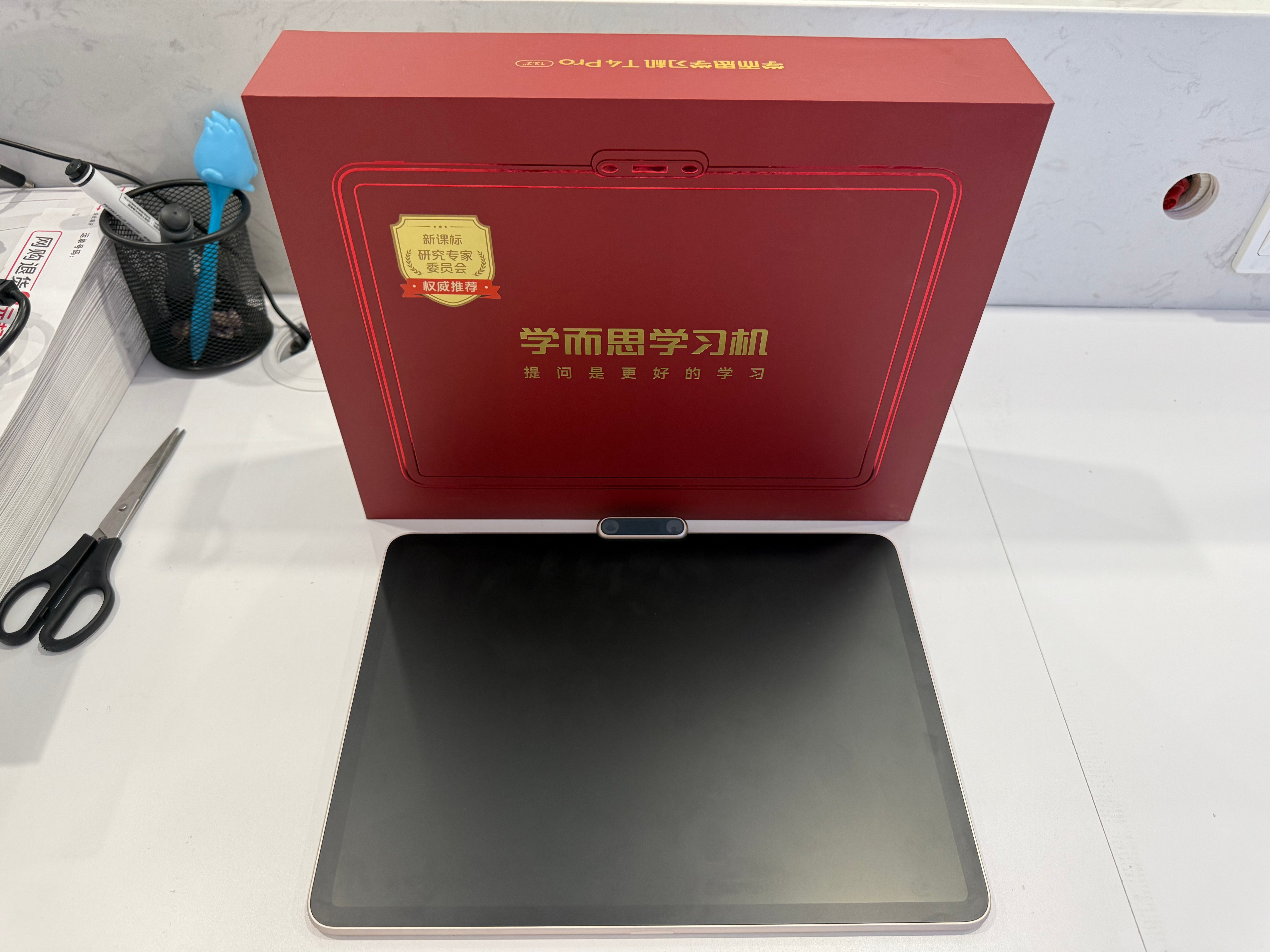 即将于5月7日发布的学而思学习机系列新品真的让人眼前一亮，搭载双核AI大模型（九