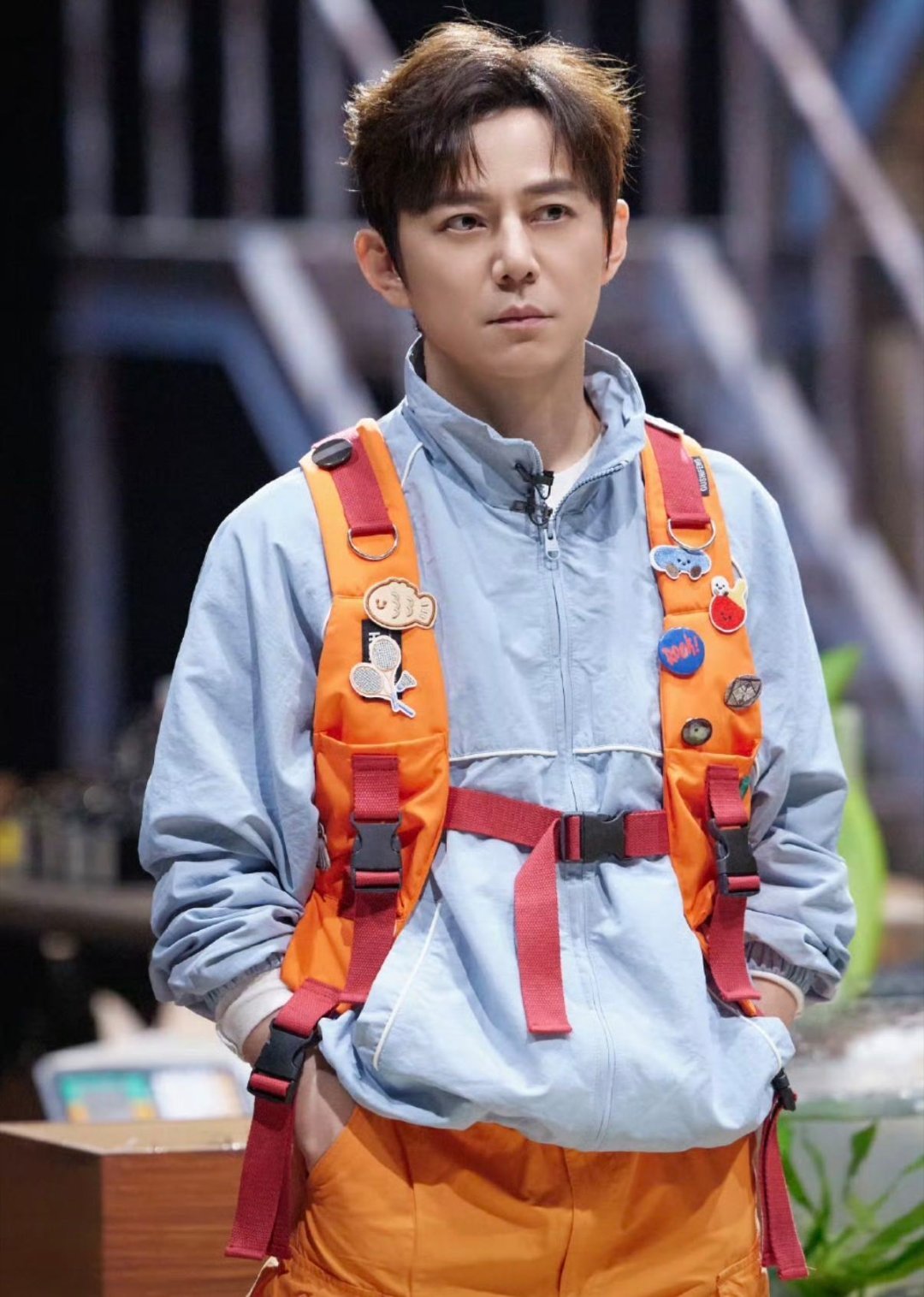 何老师神仙解读大侦探鲸鱼的回声大侦探何老师的神仙解读太圈粉！一眼看穿画作背后的温