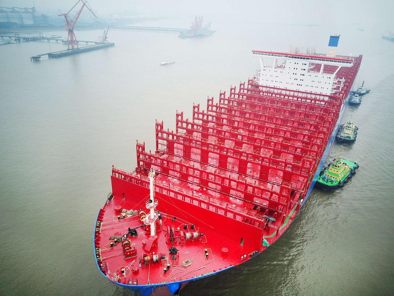 2026年4月28日，广州南沙造船基地。随着一声悠长的汽笛，一头排水量惊人的“海