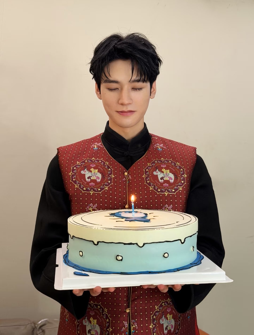 龚俊12月6日生日图片～“🎂➕🎂🟰“糕”“糕”兴兴✌️” 