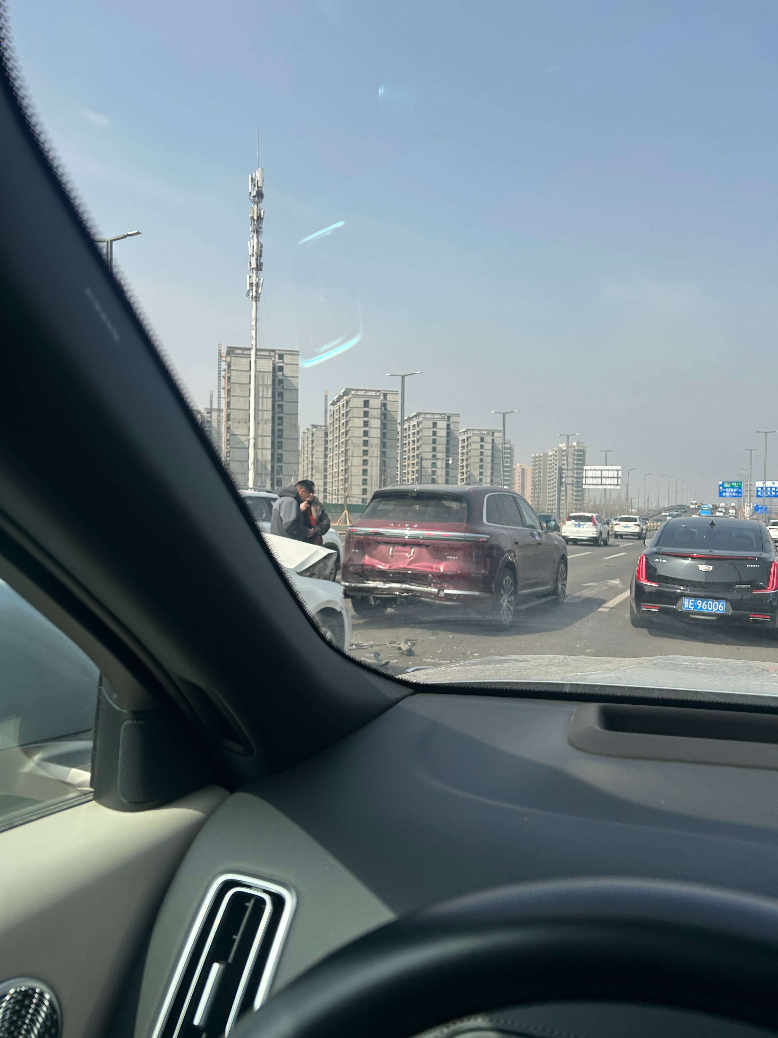 真为他感受伤心，看着是新车还没上牌！ 