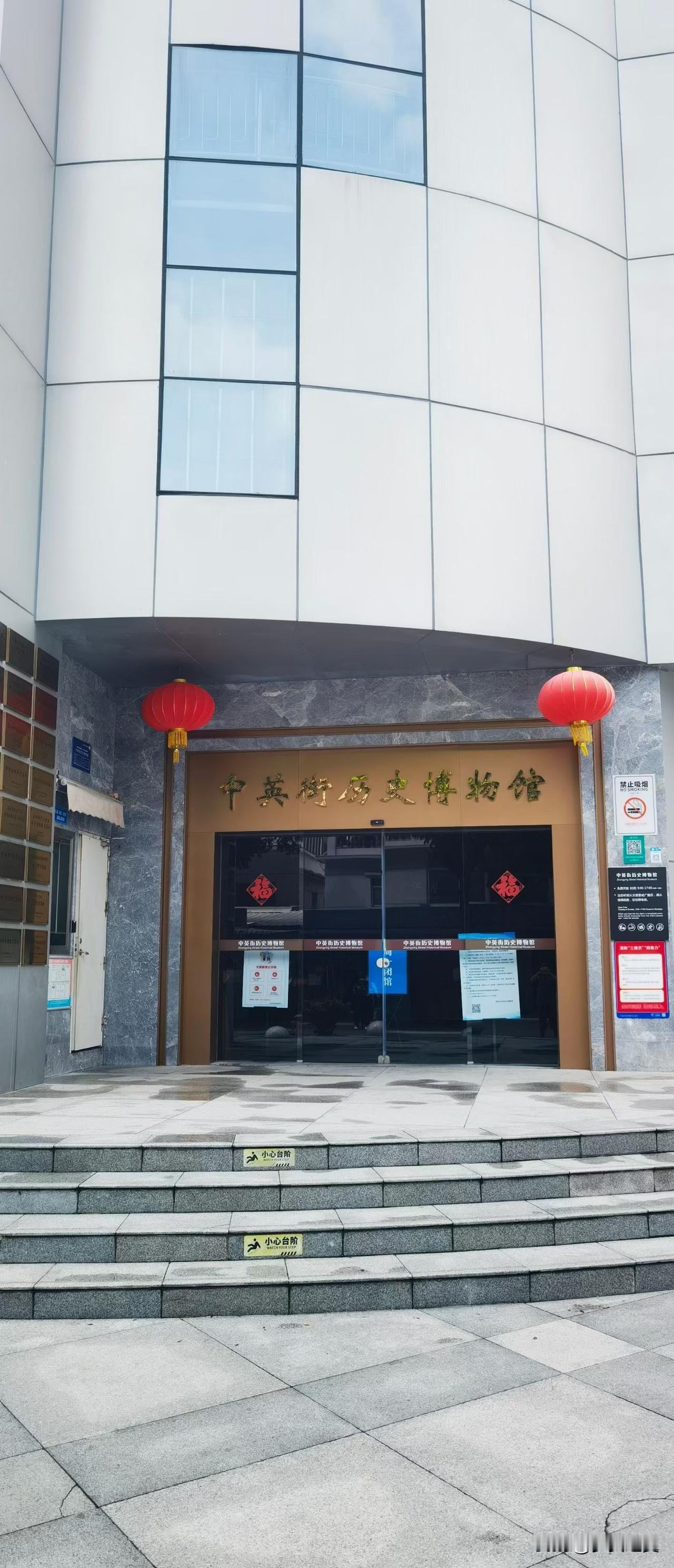 【小对联】
上：……？
下：大包小包。