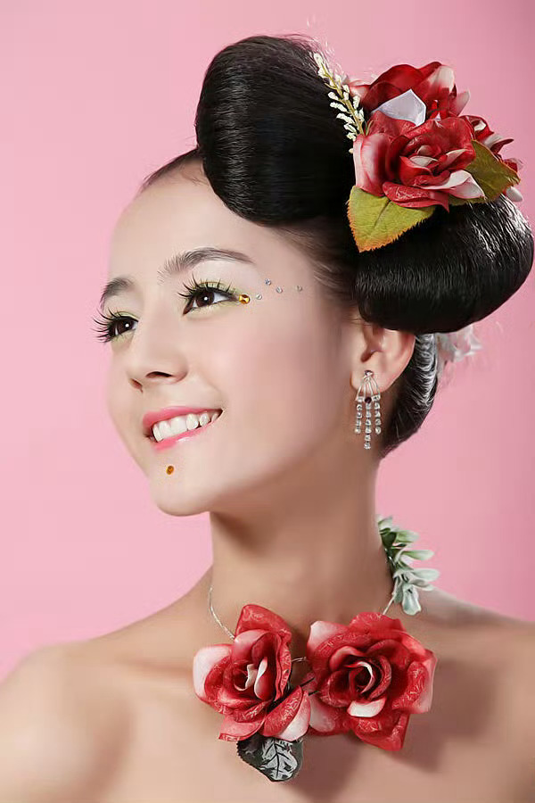迪丽热巴风华绝代不减当年美拽你 ​​​
