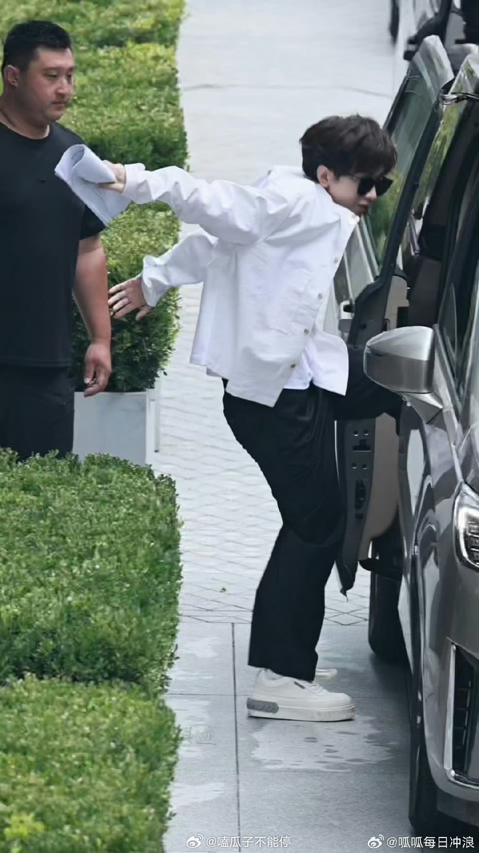 成毅赴山海追剧团上班，好开心啊[送花花] ​​​