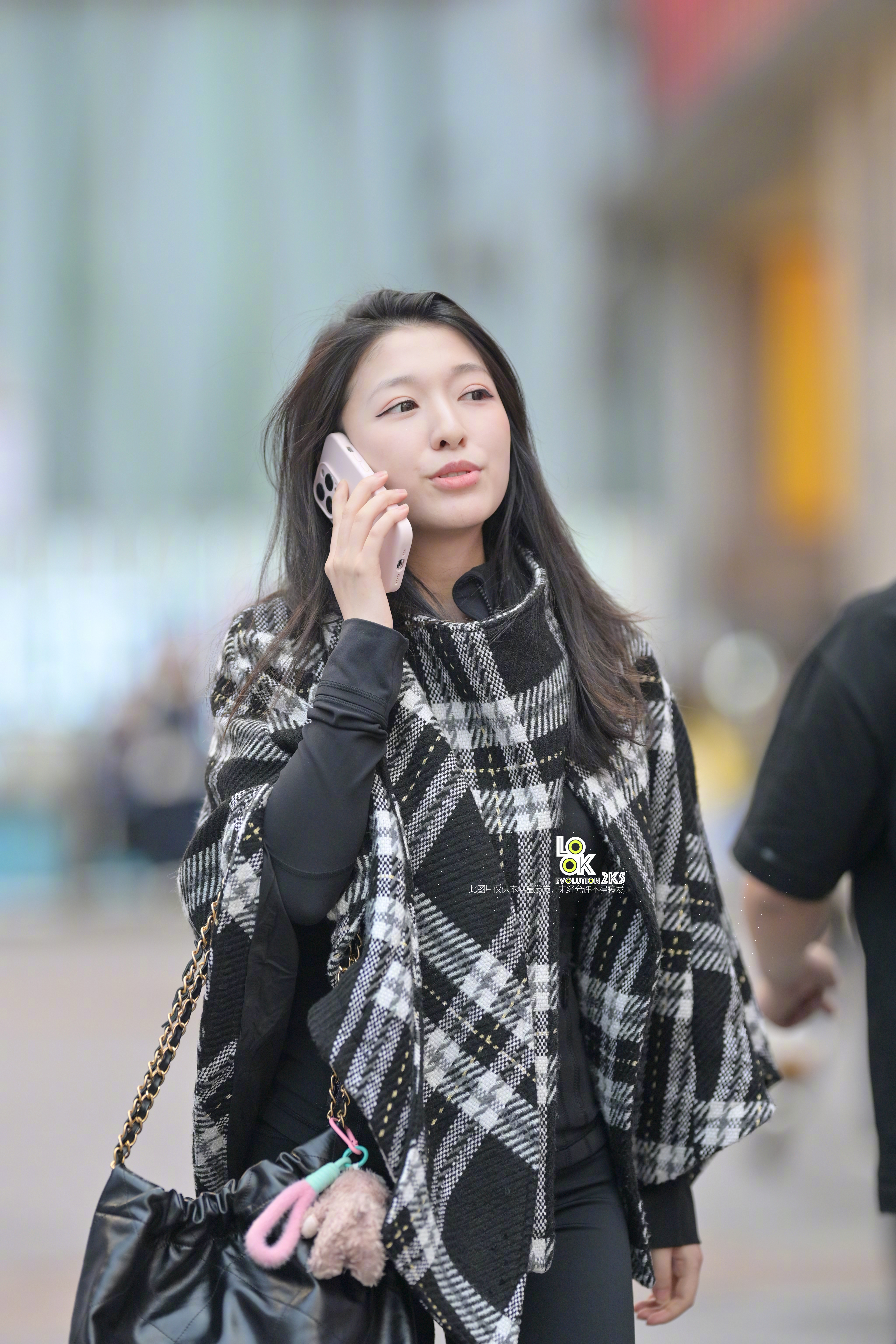 电话那边传来的消息貌似不错 