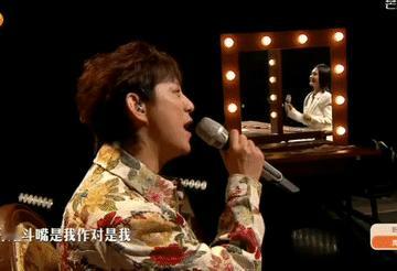 双十一疯狂嗨购夜，何炅和谢娜不仅合体主持，还共同演唱了歌曲《像你这样的朋友》，台