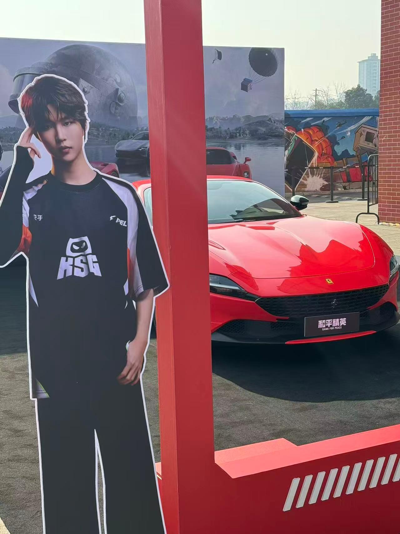 成都街头高频刷新法拉利，从街头到商圈随处可见，超跑扎堆气场全开，这座城市的时髦值