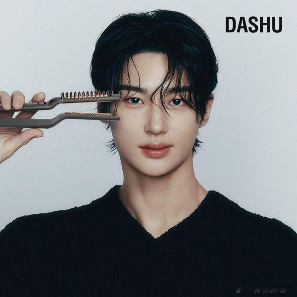 演员边佑锡与DASHU续约...边佑锡卷发器售罄演员边佑锡与品牌DASHU续约，