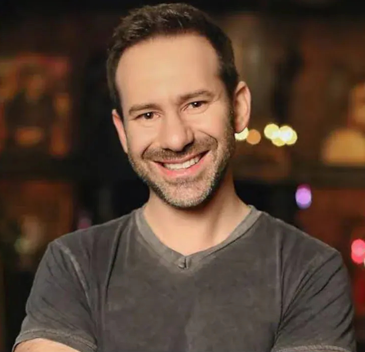 成人内容平台 OnlyFans 实控人确认去世，年仅 43 岁。他于 2018 