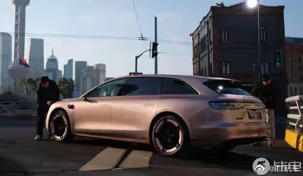 享界s9T 新色来了，不过看样子只是换了个新色，门把手没有变，不过这个同色轮毂有