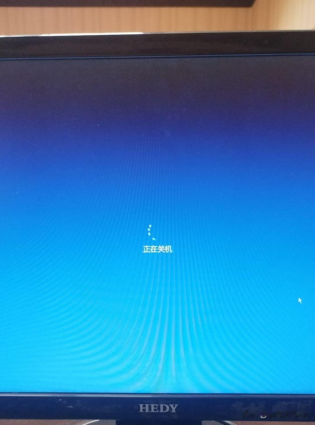 悲催的科学
通过动用大量的人力物力、思维逻辑，采用假设特定的方式来想办法证伪，除