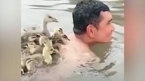 一男子被当成🦆 ​​​