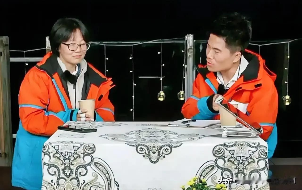 社恐李娟与董宇辉访谈，有可能是董宇辉访谈以来最大挑战，两人经常性讲不对卡点上，磕