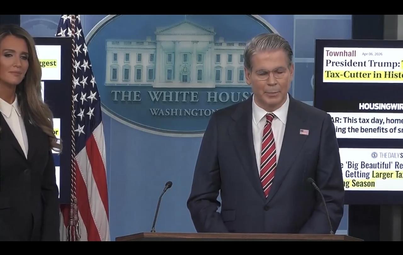 美国财政部长斯科特·贝森特在关税退款问题上公然撒谎：

“让你们知道，由于最高法