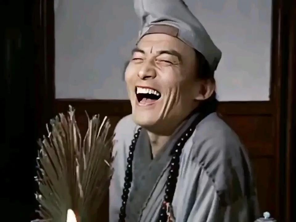鞋儿破 帽儿破
身上的袈裟破
你笑我 他笑我
一把扇儿破。
就像陆树铭老师扮演的