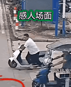 白衣大哥跑的慌慌张张，踉踉跄跄，还摔了一跤，鞋都掉了，丢盔卸甲的，但是大哥却跑的