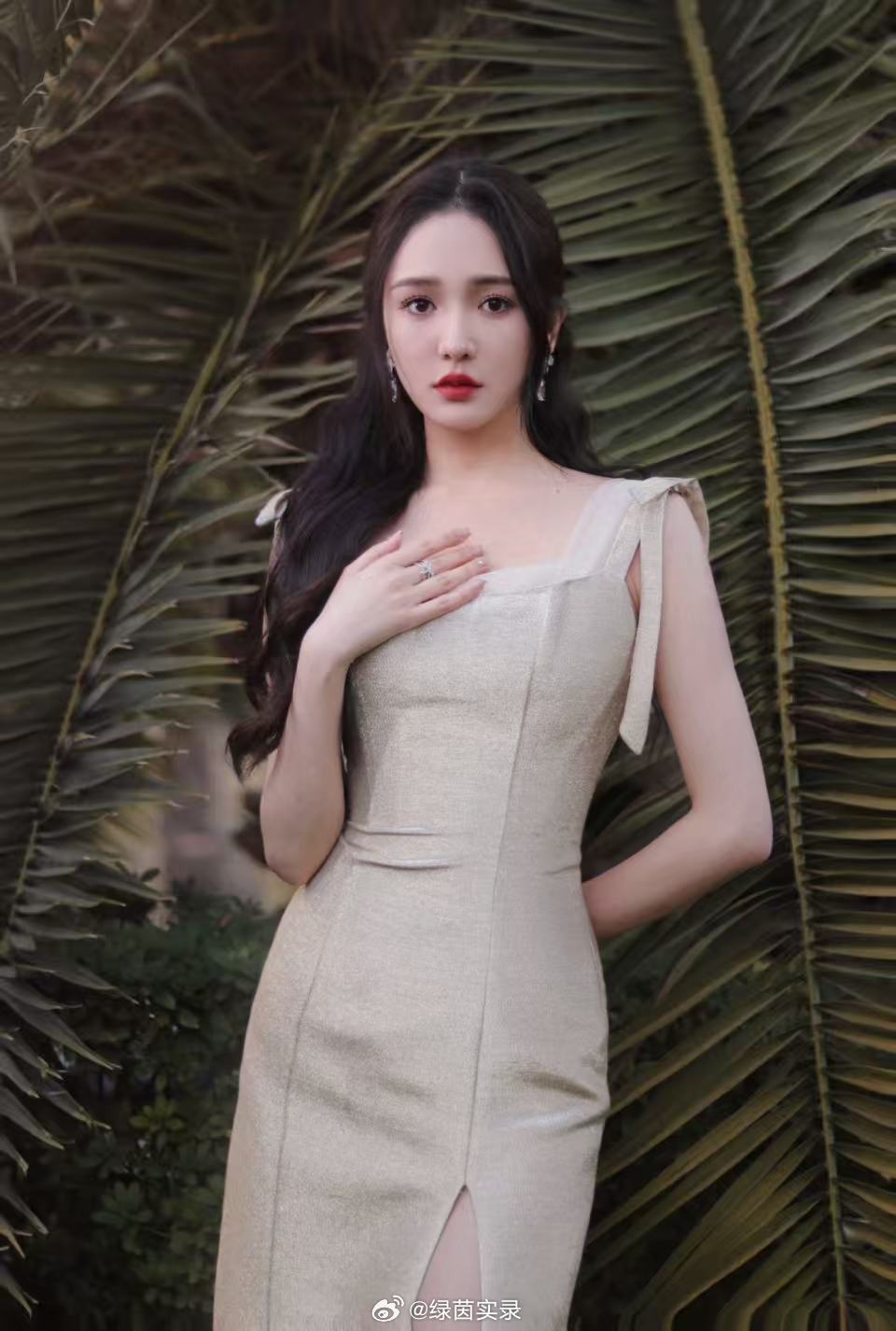 王俊凯赶了靳梦佳三次王俊凯帮靳梦佳脱离碗妹 第一次不接碗妹的梗是礼貌，第二次说不