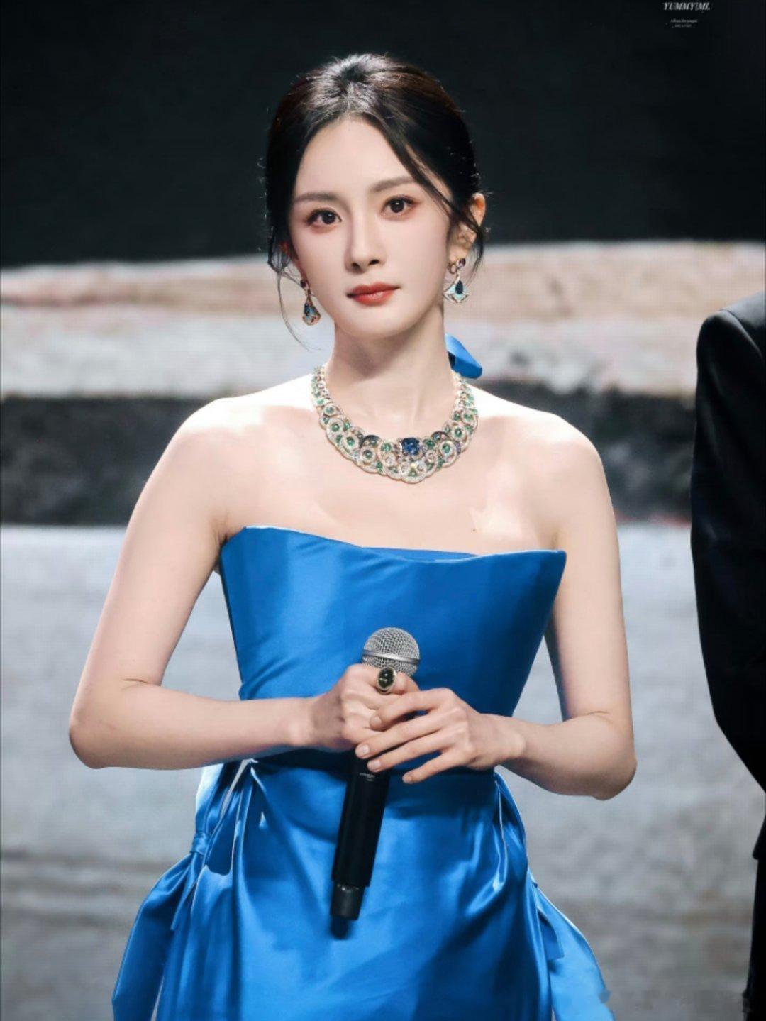 杨幂 我会合法纳税杨幂的头脑和口才真的很好，随时随地的爆梗，就是这么牛 ​​​