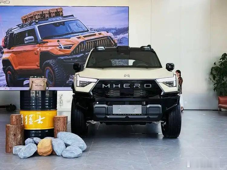 封面快讯6月28日起，“豪华智能越野SUV”猛士M817将陆续抵达全国授权门店，